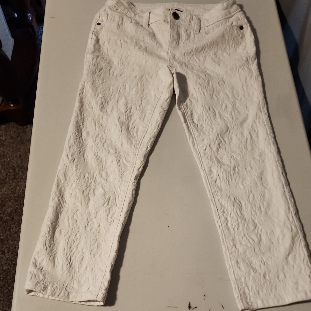 Simply Vera Vera Wang White Straight Leg Jeans with Elegant Textured Design
